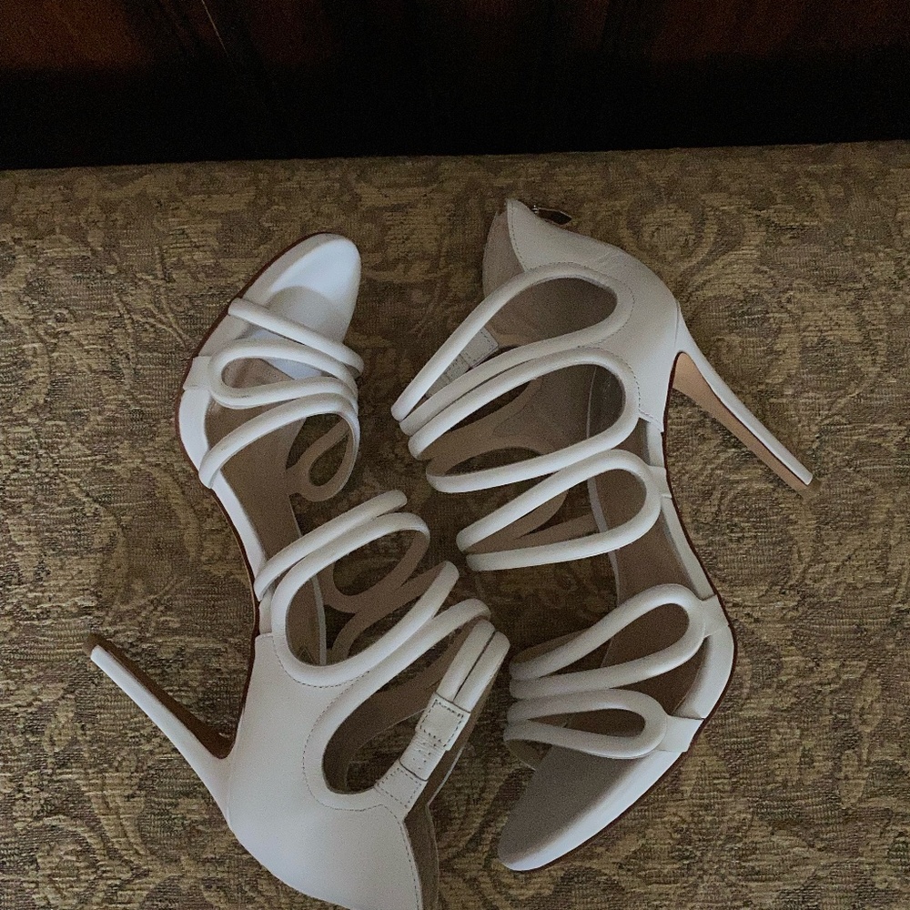 New Vince Camuto Women's Off White Strappy Sandals 9M